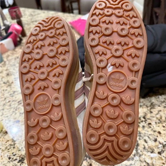 adidas Gazelle Women’s Cream Suede Sneakers with Mauve Stripes - Picture 5 of 7